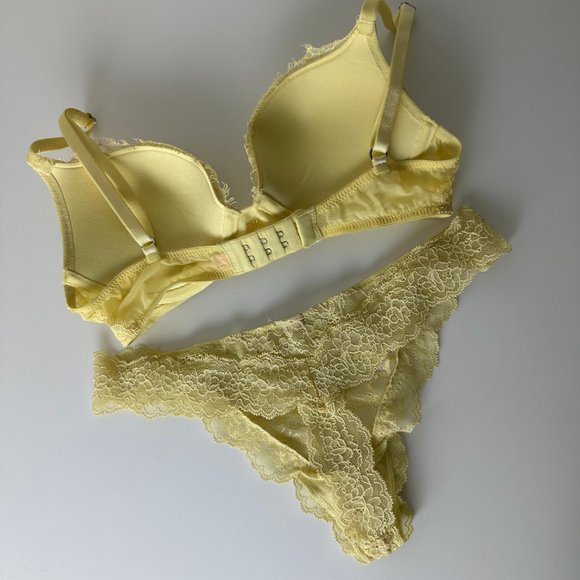 Victoria's Secret Yellow Lace Push Up Bra + Panty Set - Picture 4 of 4
